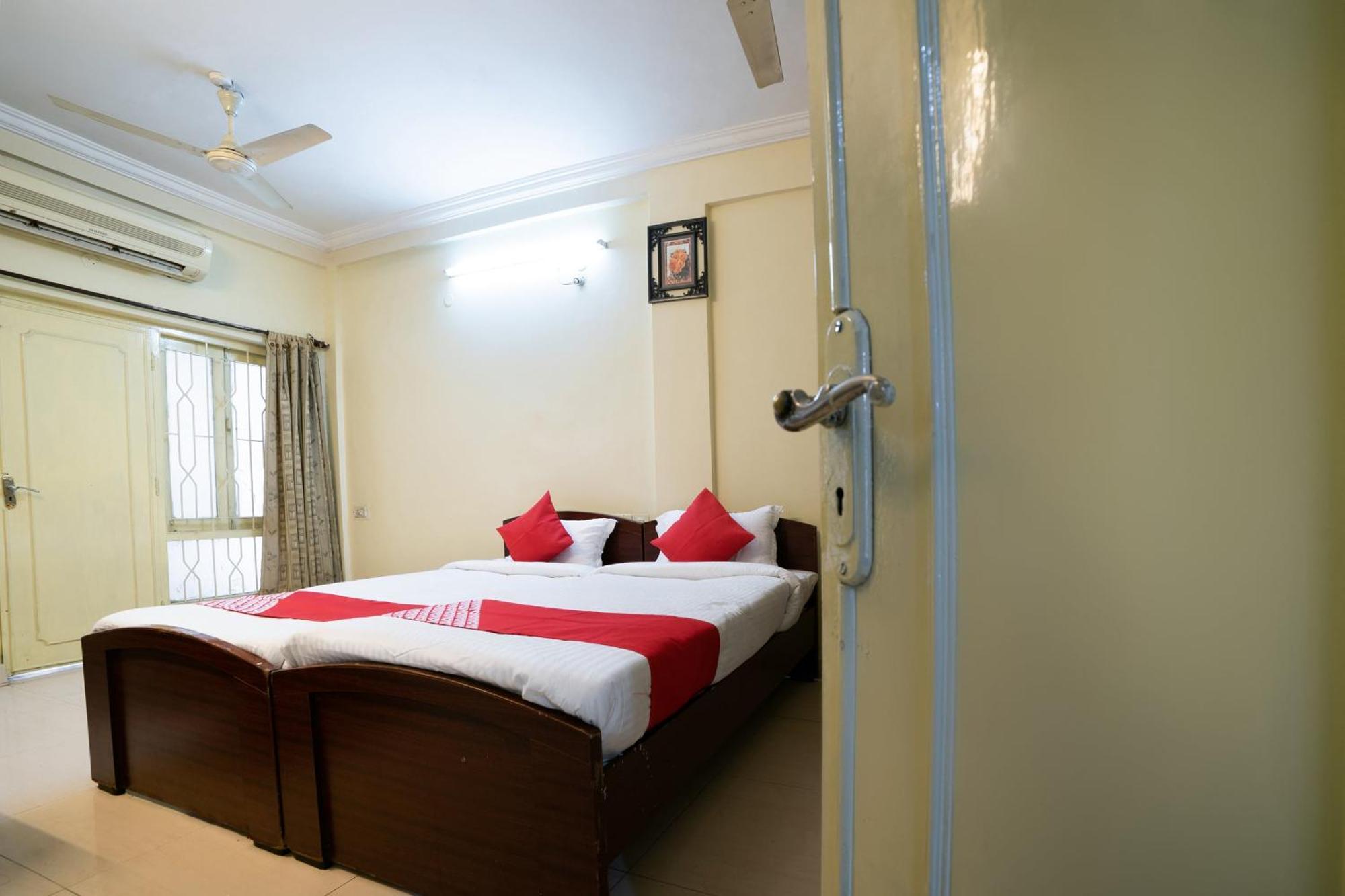 Oyo Th Guest House Haiderabad Buitenkant foto
