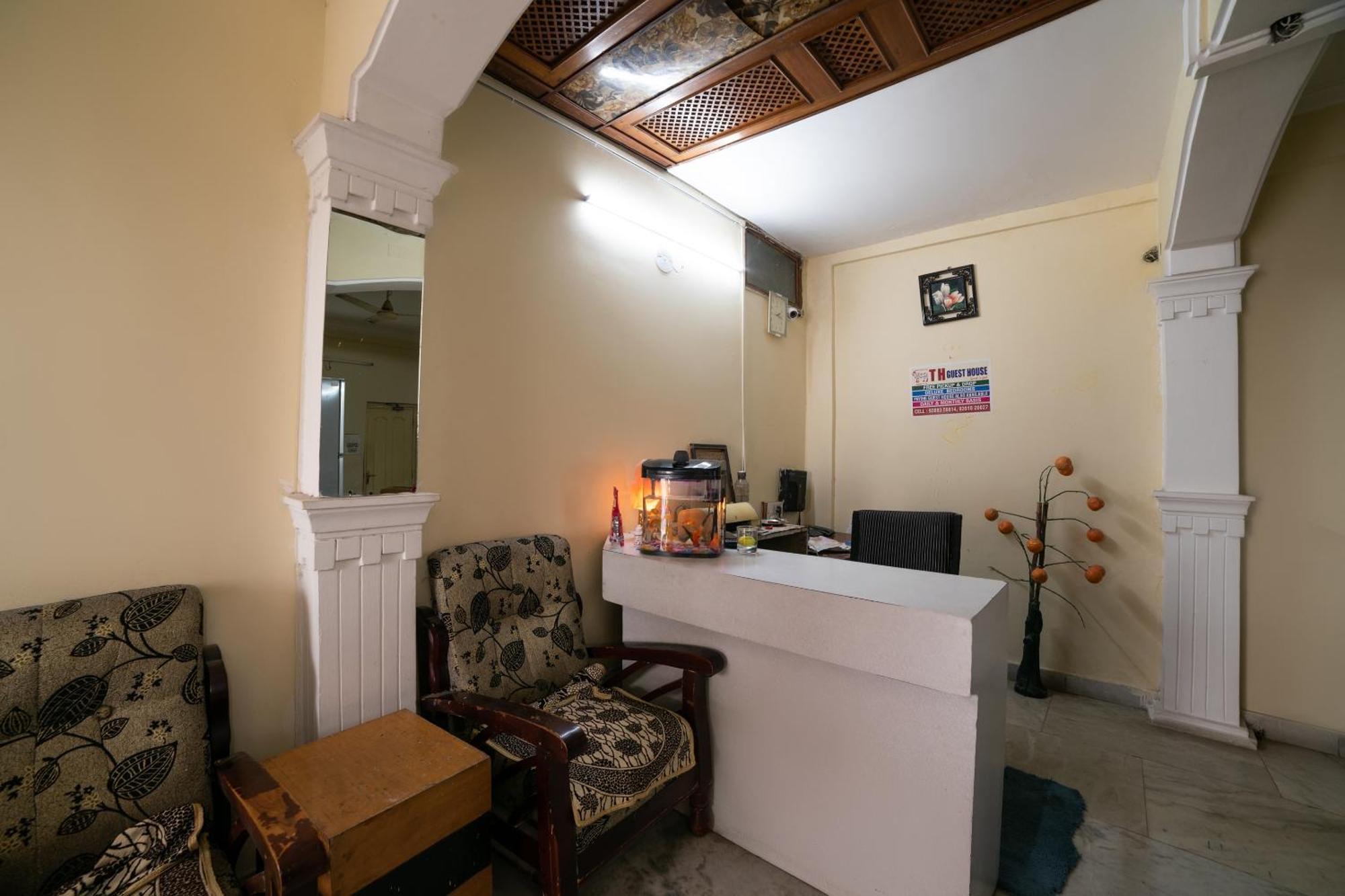 Oyo Th Guest House Haiderabad Buitenkant foto