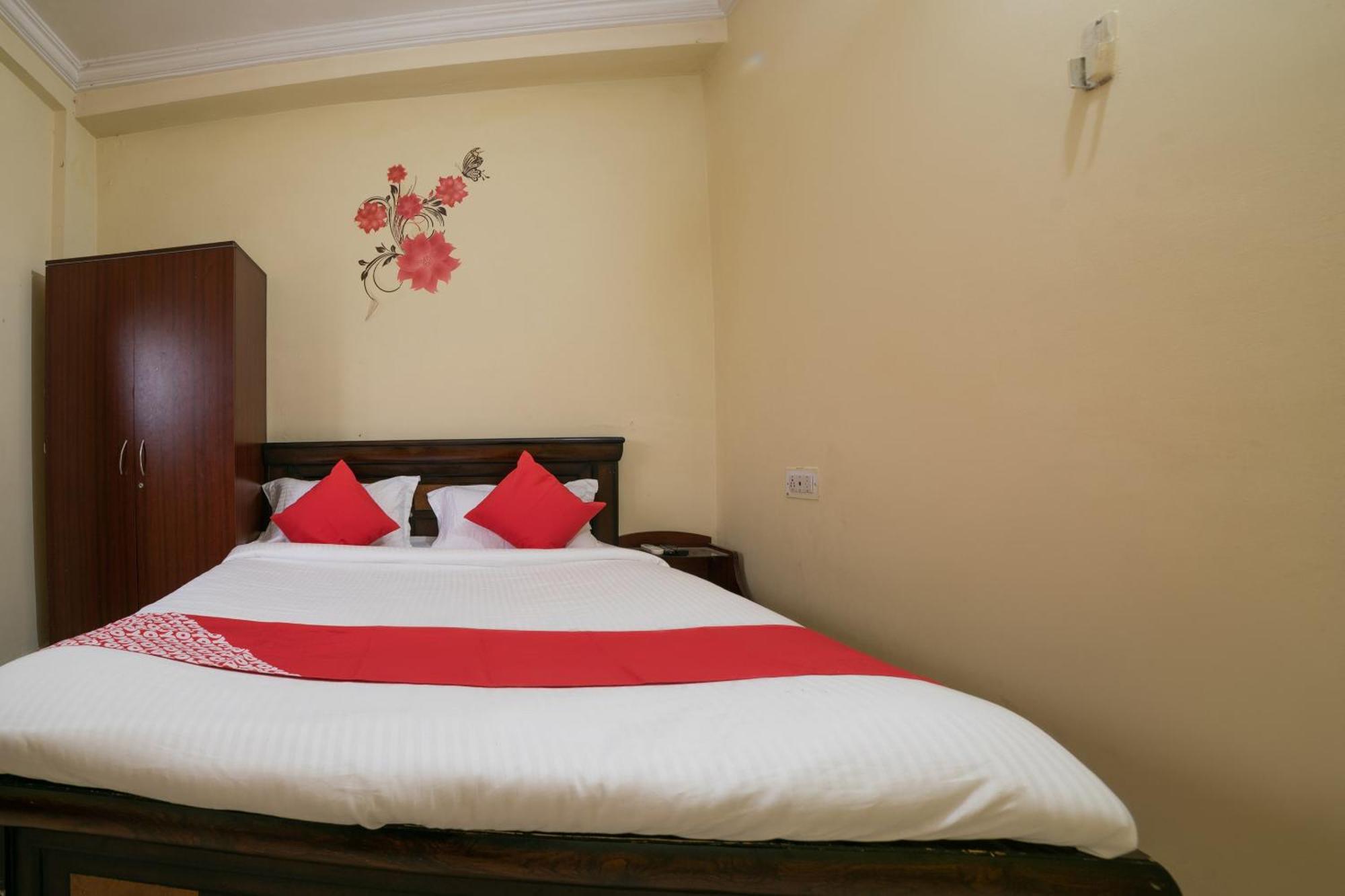 Oyo Th Guest House Haiderabad Buitenkant foto